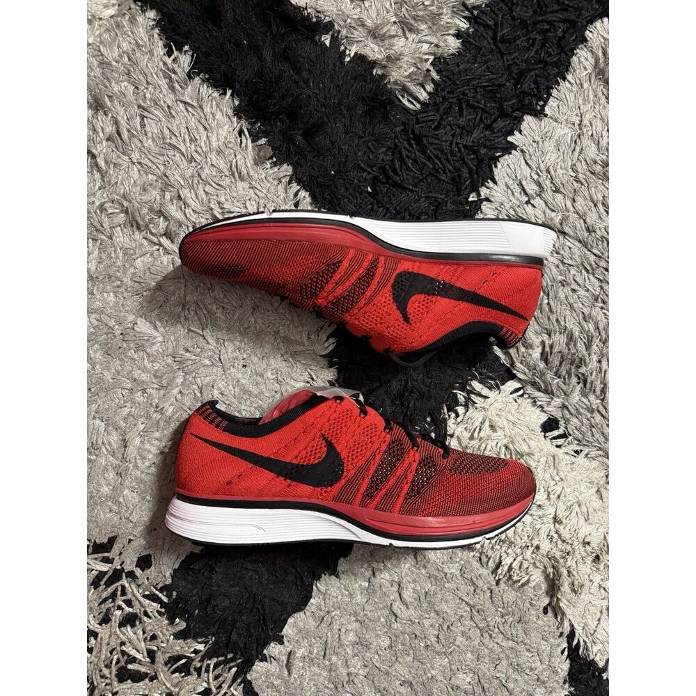 Size 9.5 - Nike Flyknit Trainer University Red Brand New